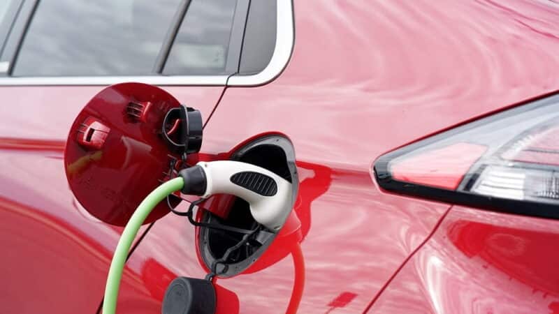 E-mobilność: jak rozwijają się polskie przedsiębiorstwa produkujące samochody elektryczne?